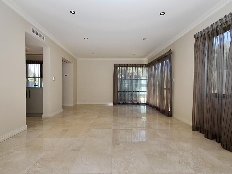 49 Discovery Circuit, Iluka WA 6028