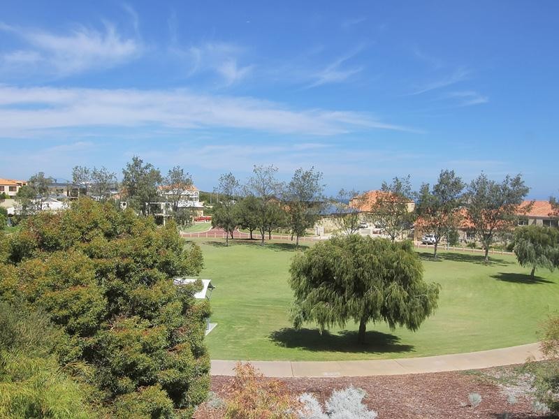 49 Discovery Circuit, Iluka WA 6028