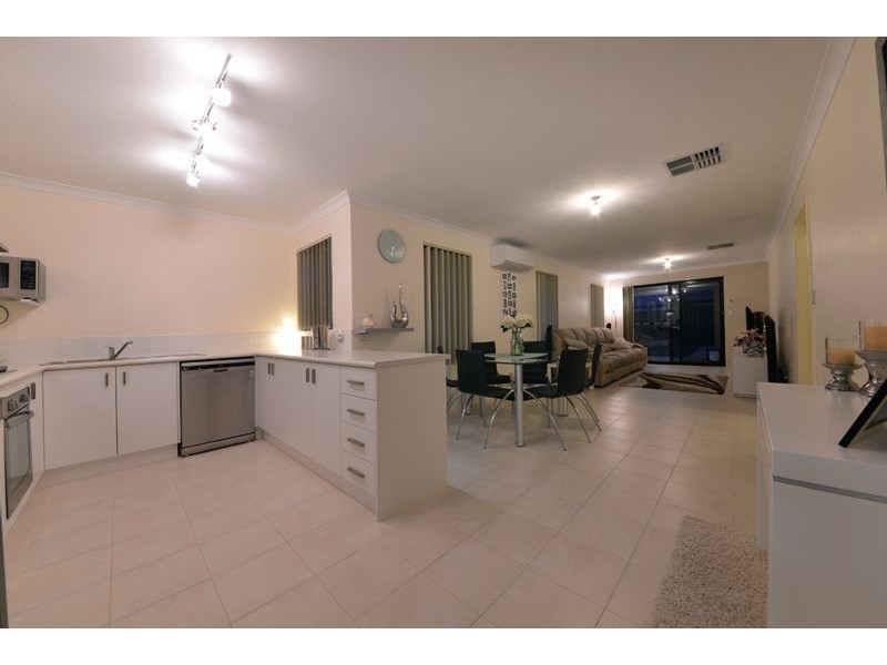 4 Wallum Road, Banksia Grove WA 6031