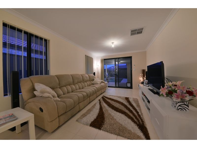 4 Wallum Road, Banksia Grove WA 6031