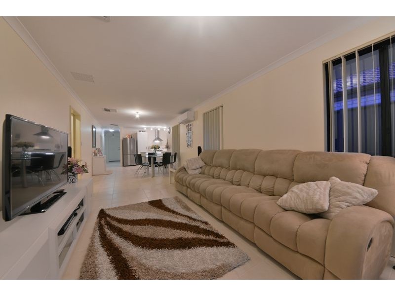 4 Wallum Road, Banksia Grove WA 6031