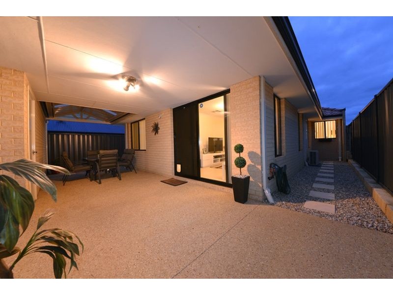 4 Wallum Road, Banksia Grove WA 6031