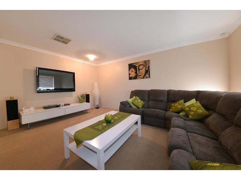 11 Apsley Bend, Tapping WA 6065