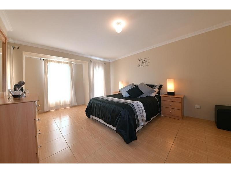 11 Apsley Bend, Tapping WA 6065