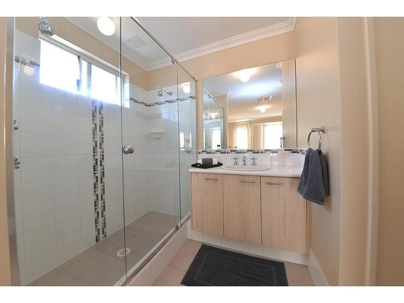 11 Apsley Bend, Tapping WA 6065