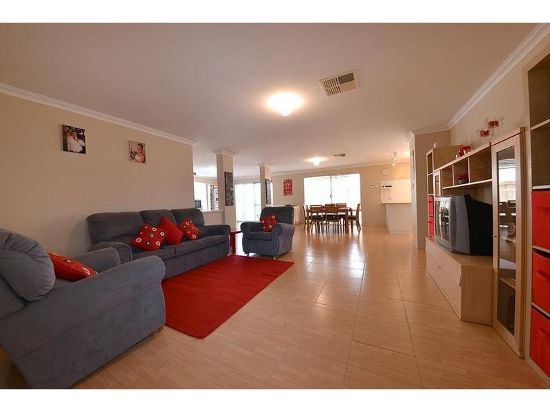 11 Apsley Bend, Tapping WA 6065