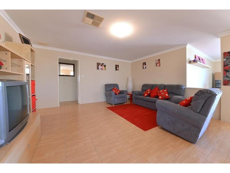 11 Apsley Bend, Tapping WA 6065