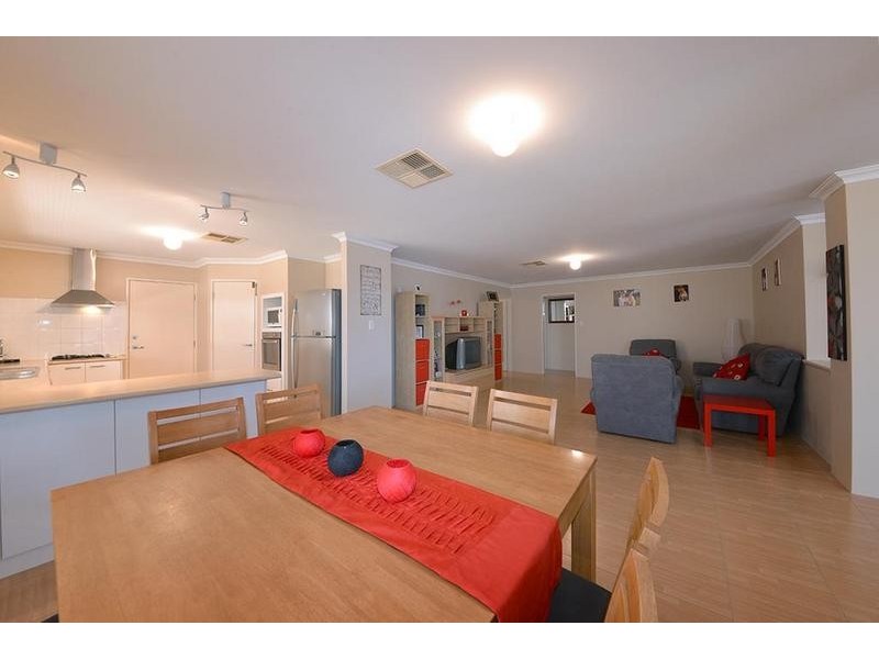 11 Apsley Bend, Tapping WA 6065