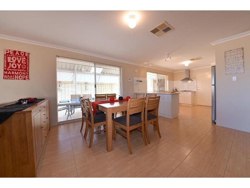 11 Apsley Bend, Tapping WA 6065