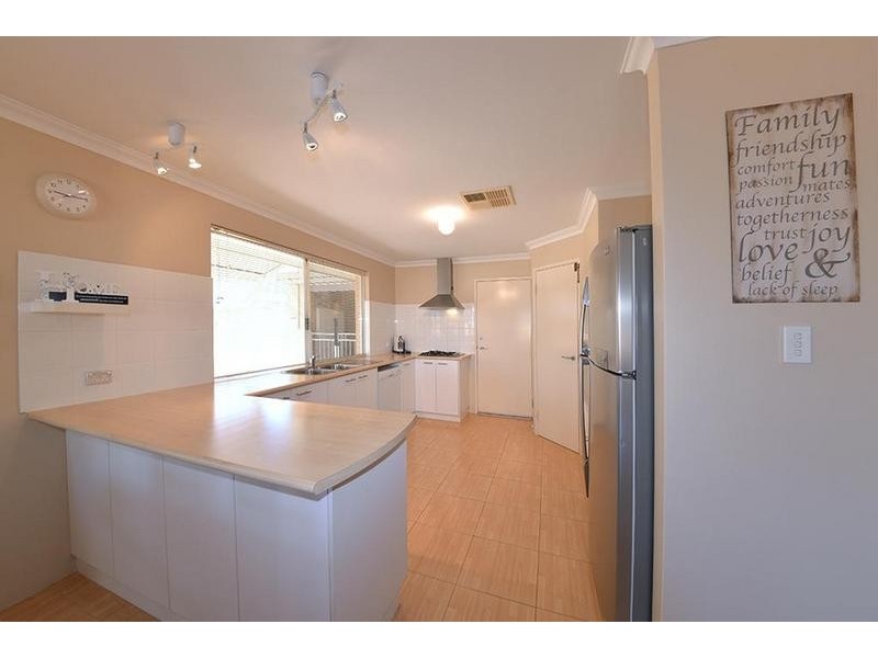 11 Apsley Bend, Tapping WA 6065