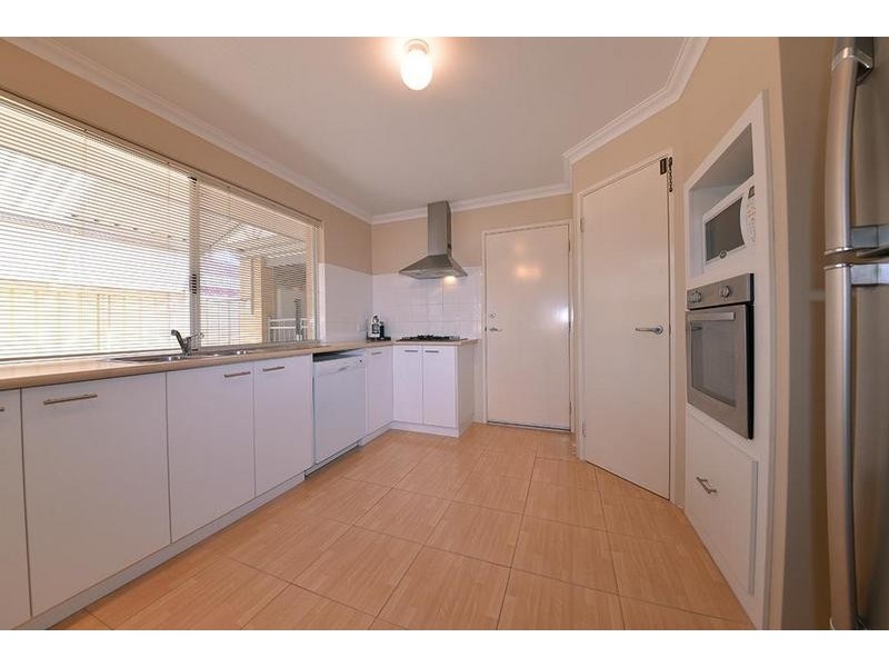 11 Apsley Bend, Tapping WA 6065