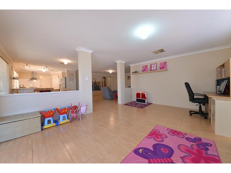 11 Apsley Bend, Tapping WA 6065