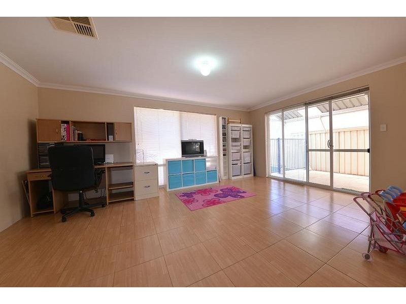11 Apsley Bend, Tapping WA 6065