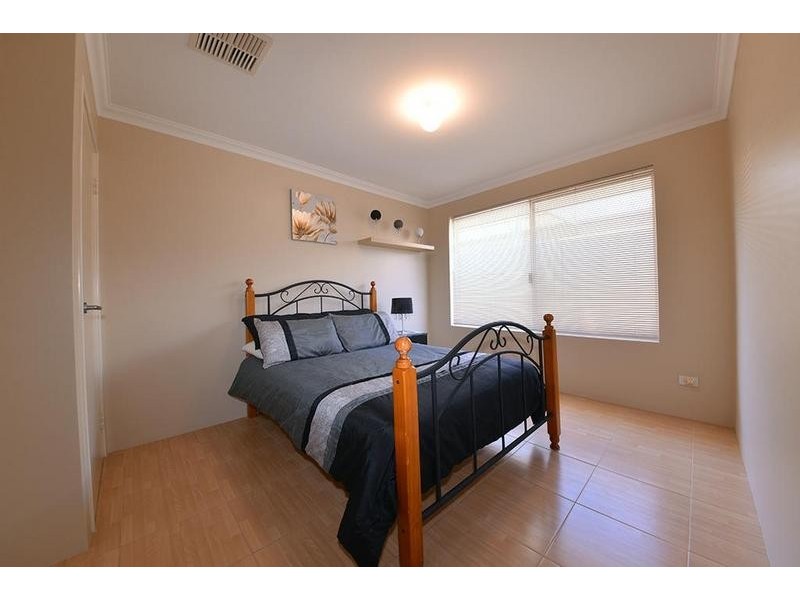 11 Apsley Bend, Tapping WA 6065