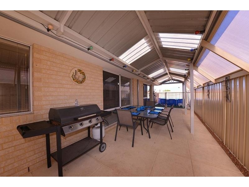 11 Apsley Bend, Tapping WA 6065