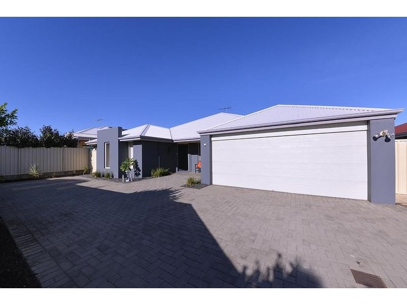 11 Apsley Bend, Tapping WA 6065