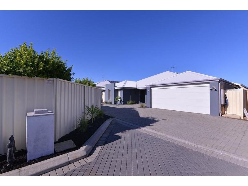 11 Apsley Bend, Tapping WA 6065