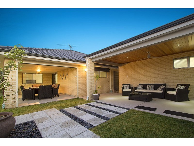 15 Strasbourg Vista, Hocking WA 6065