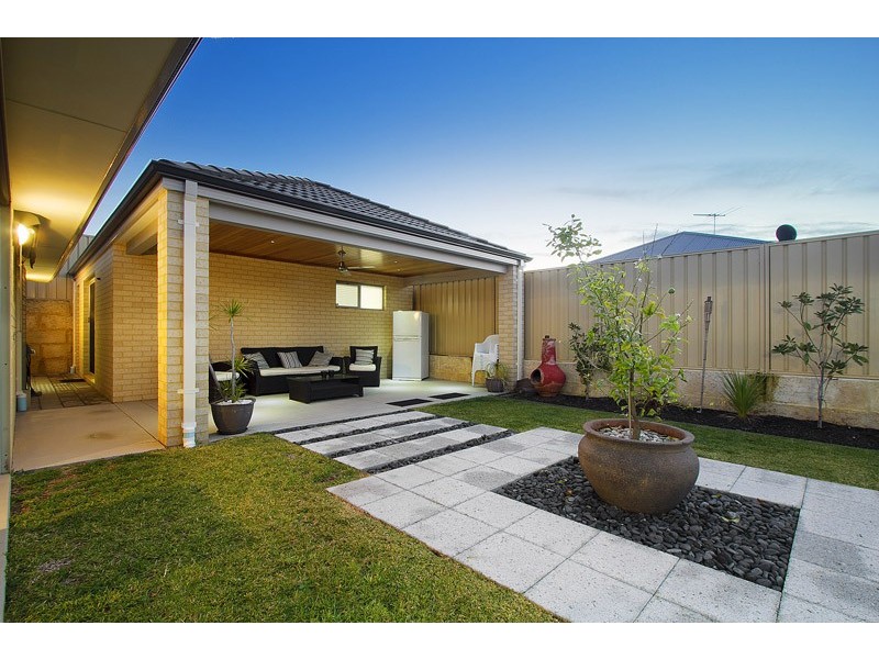 15 Strasbourg Vista, Hocking WA 6065