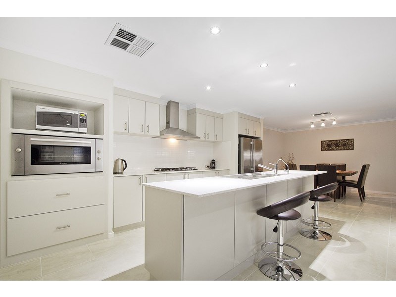 15 Strasbourg Vista, Hocking WA 6065