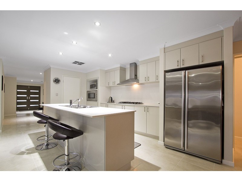 15 Strasbourg Vista, Hocking WA 6065