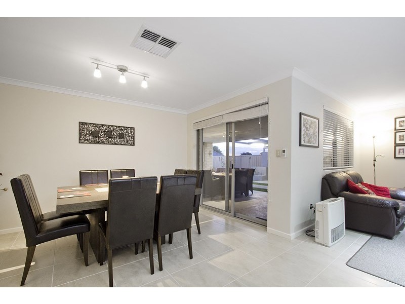 15 Strasbourg Vista, Hocking WA 6065