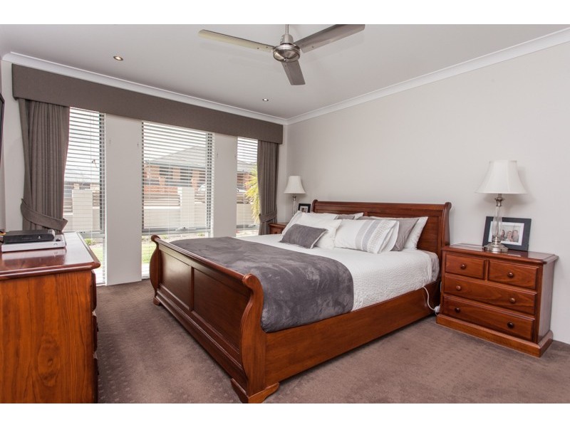 15 Strasbourg Vista, Hocking WA 6065