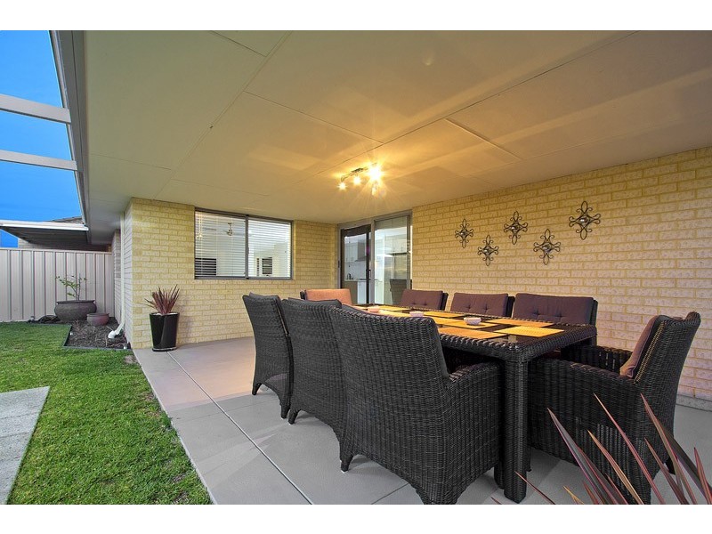 15 Strasbourg Vista, Hocking WA 6065