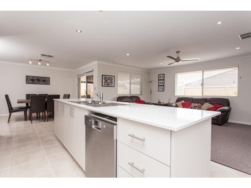 15 Strasbourg Vista, Hocking WA 6065