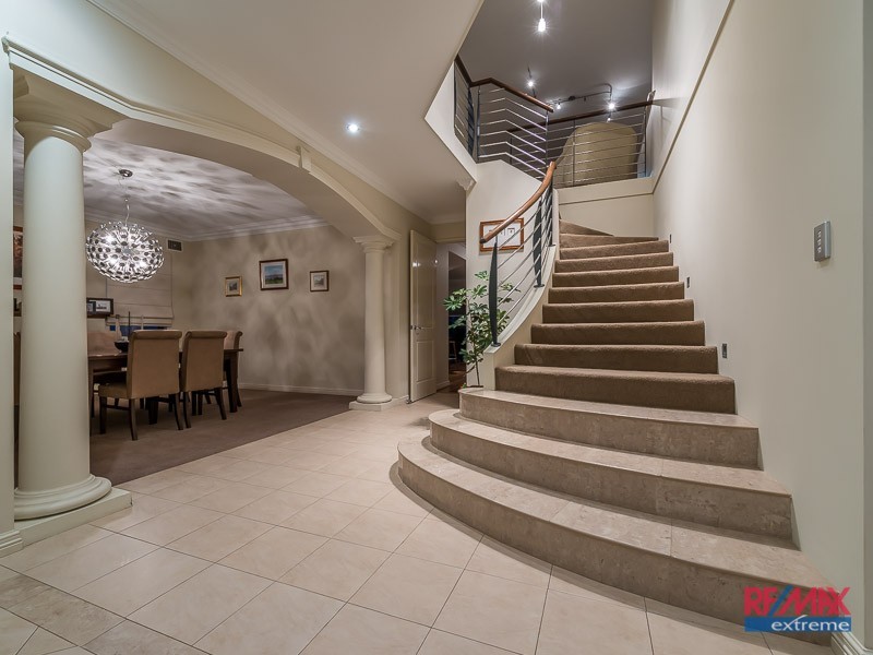 4 Monaro Way, Hocking WA 6065