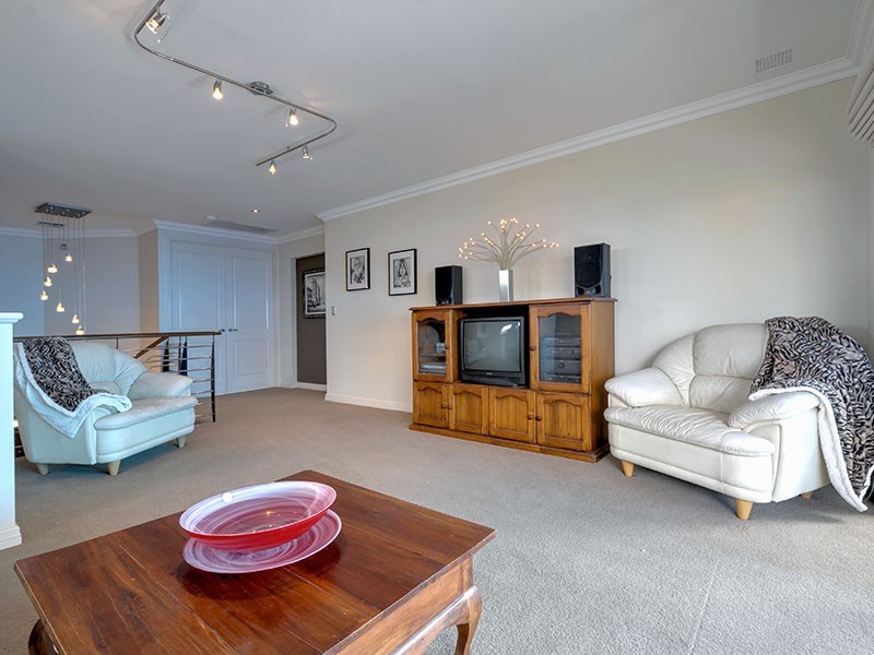 4 Monaro Way, Hocking WA 6065