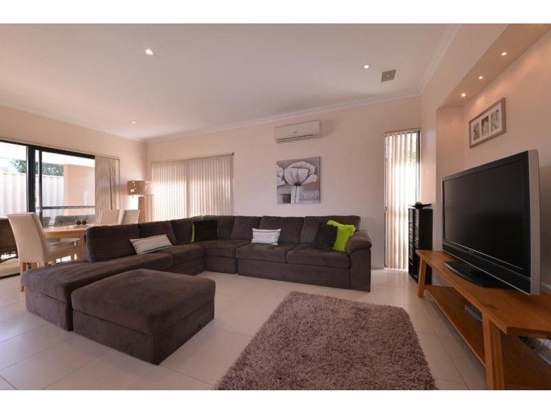 19B Bonvin Gardens, Tapping WA 6065