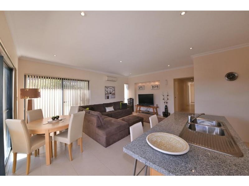 19B Bonvin Gardens, Tapping WA 6065