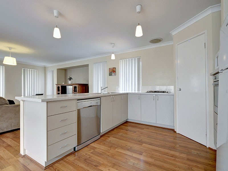 7 Albana Grove, Pearsall WA 6065