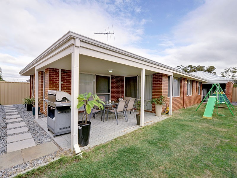 7 Albana Grove, Pearsall WA 6065