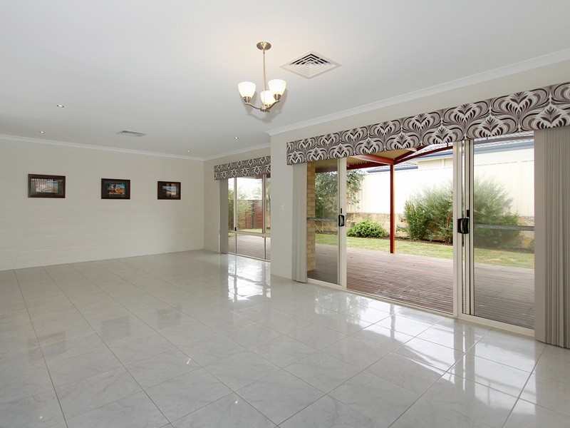 39 Bingarra Cresecent, Tapping WA 6065