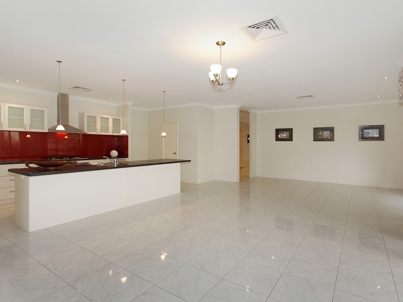 39 Bingarra Cresecent, Tapping WA 6065