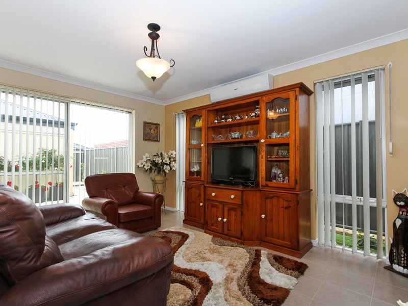 43 Sessilis Road, Banksia Grove WA 6031