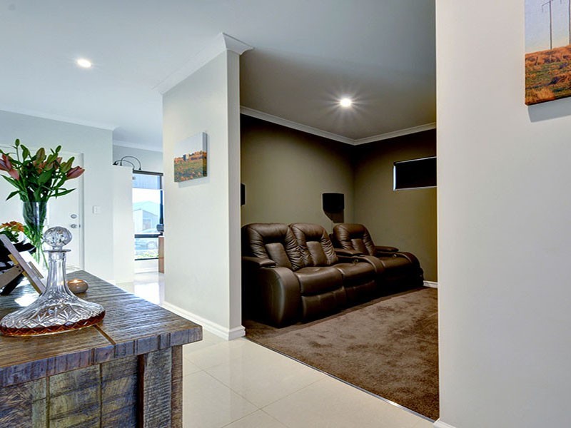 8 Grenache Chase, Pearsall WA 6065