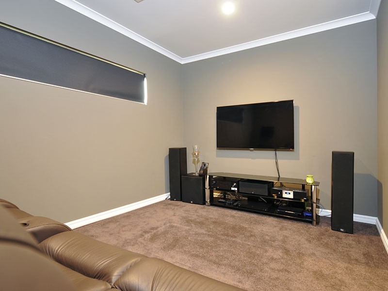 8 Grenache Chase, Pearsall WA 6065