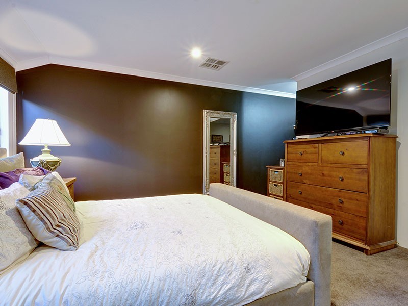 8 Grenache Chase, Pearsall WA 6065