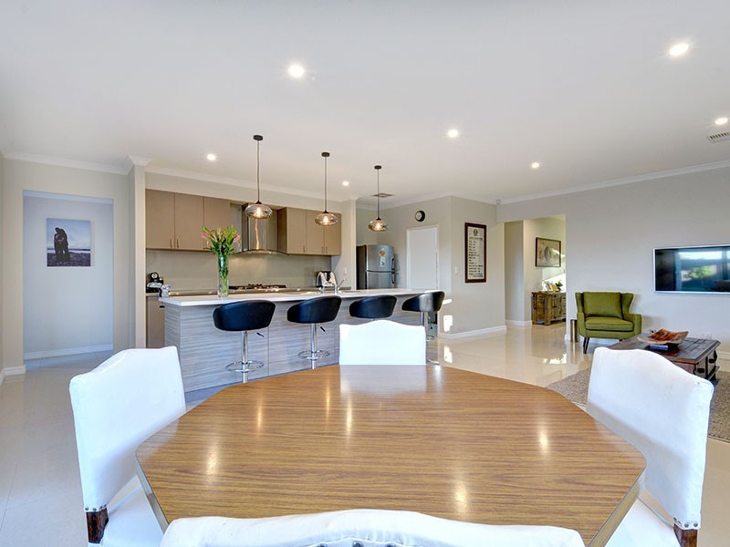 8 Grenache Chase, Pearsall WA 6065