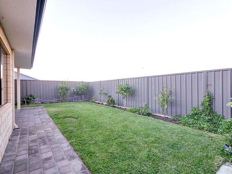 8 Grenache Chase, Pearsall WA 6065