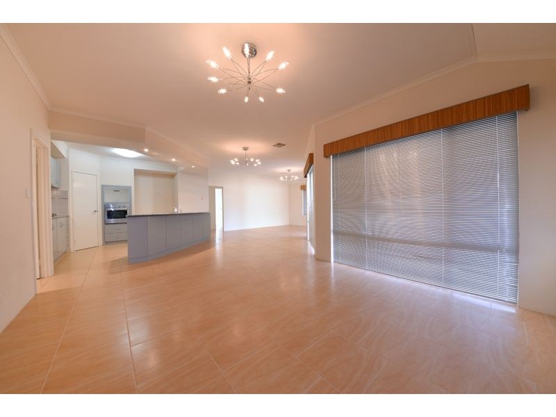 4 Rometta Way, Sinagra WA 6065