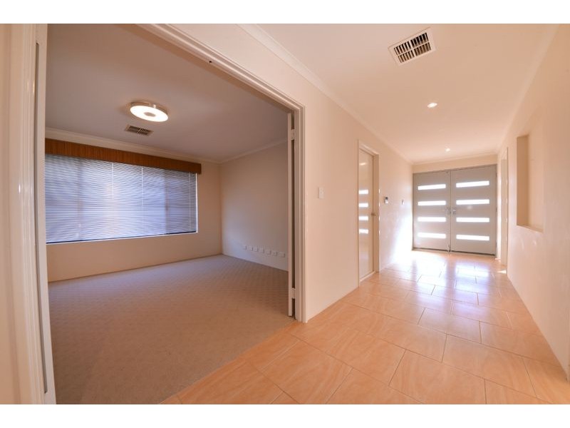 4 Rometta Way, Sinagra WA 6065