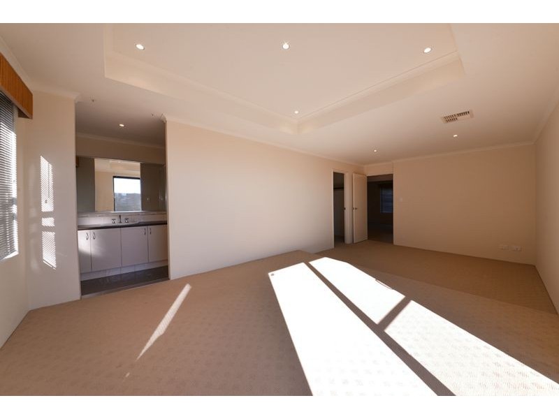 4 Rometta Way, Sinagra WA 6065