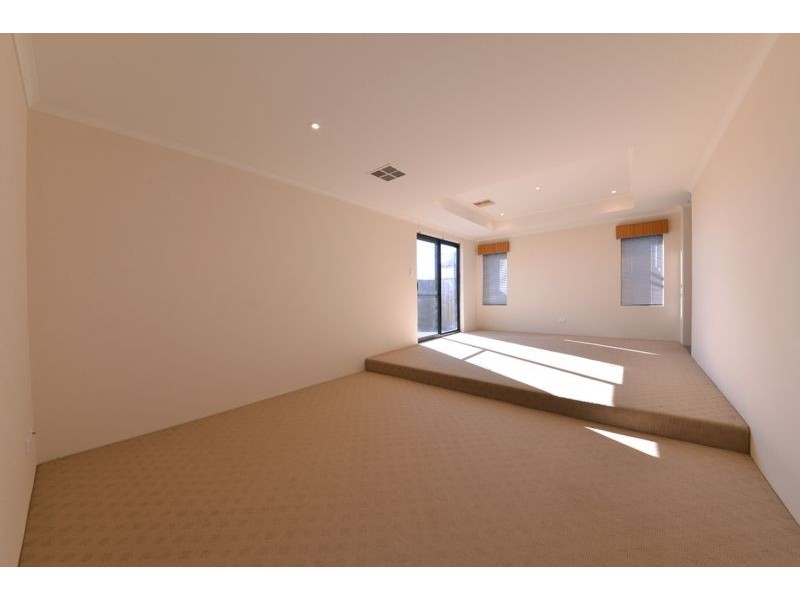 4 Rometta Way, Sinagra WA 6065