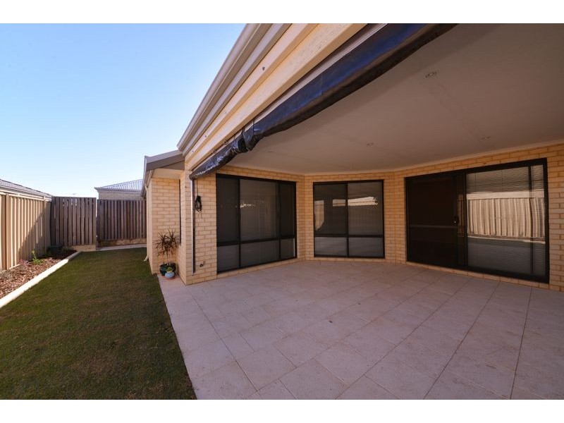 4 Rometta Way, Sinagra WA 6065