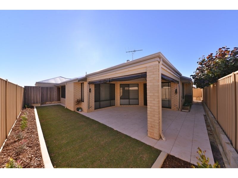 4 Rometta Way, Sinagra WA 6065