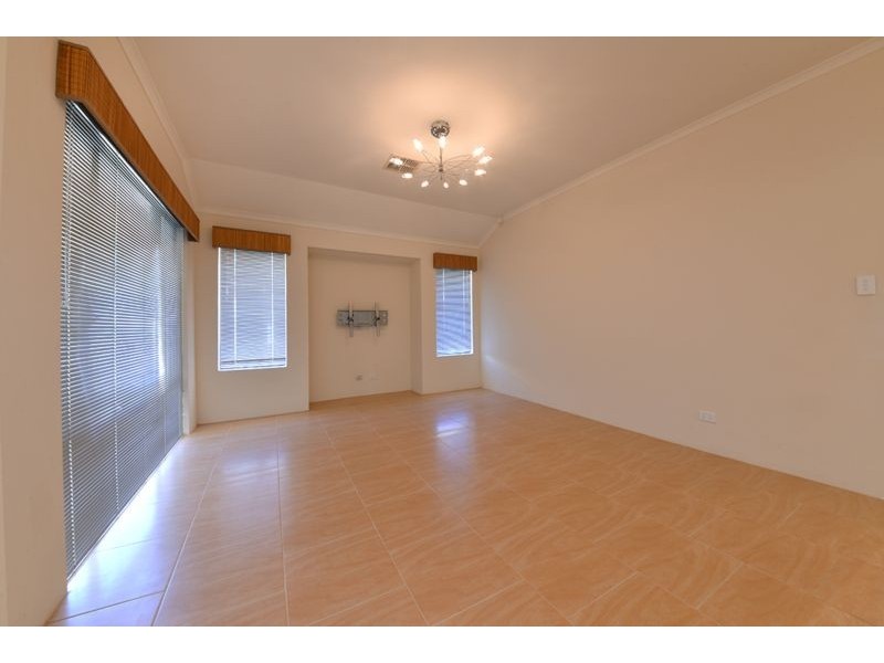 4 Rometta Way, Sinagra WA 6065